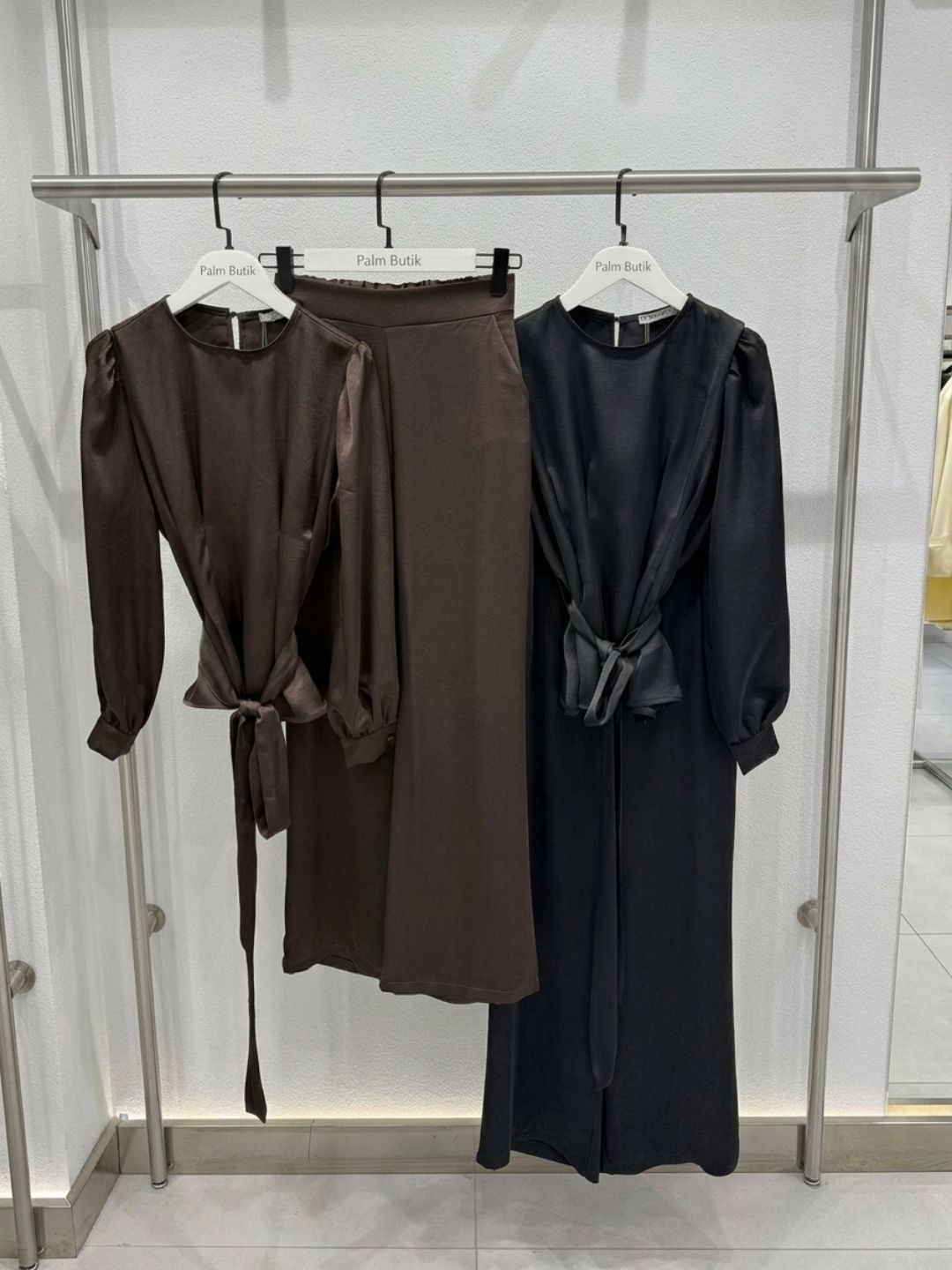 Beli Pensli Floş Saten Takım – Kuşak Detaylı Şık Kadın Takım - Görsel 5